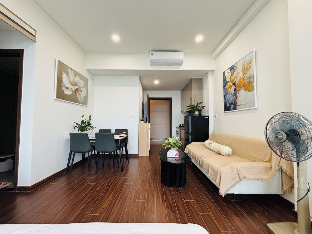 Lake View Homestay Masteri Oceanpark Deluxe Apartment, Lake View 11