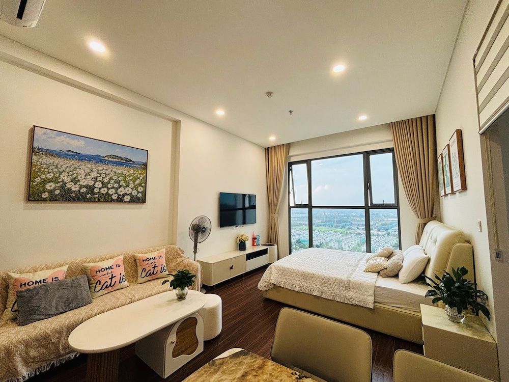 Lake View Homestay Masteri Oceanpark Deluxe Apartment, Lake View 8