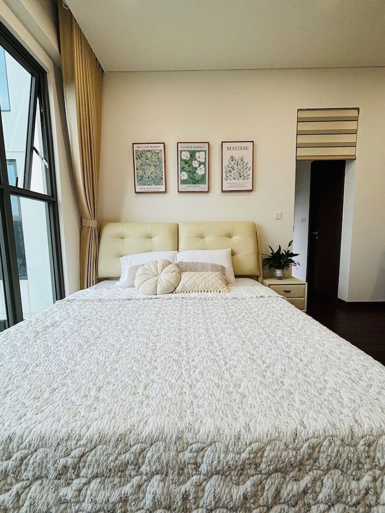 Lake View Homestay Masteri Oceanpark Deluxe Apartment, Lake View 9