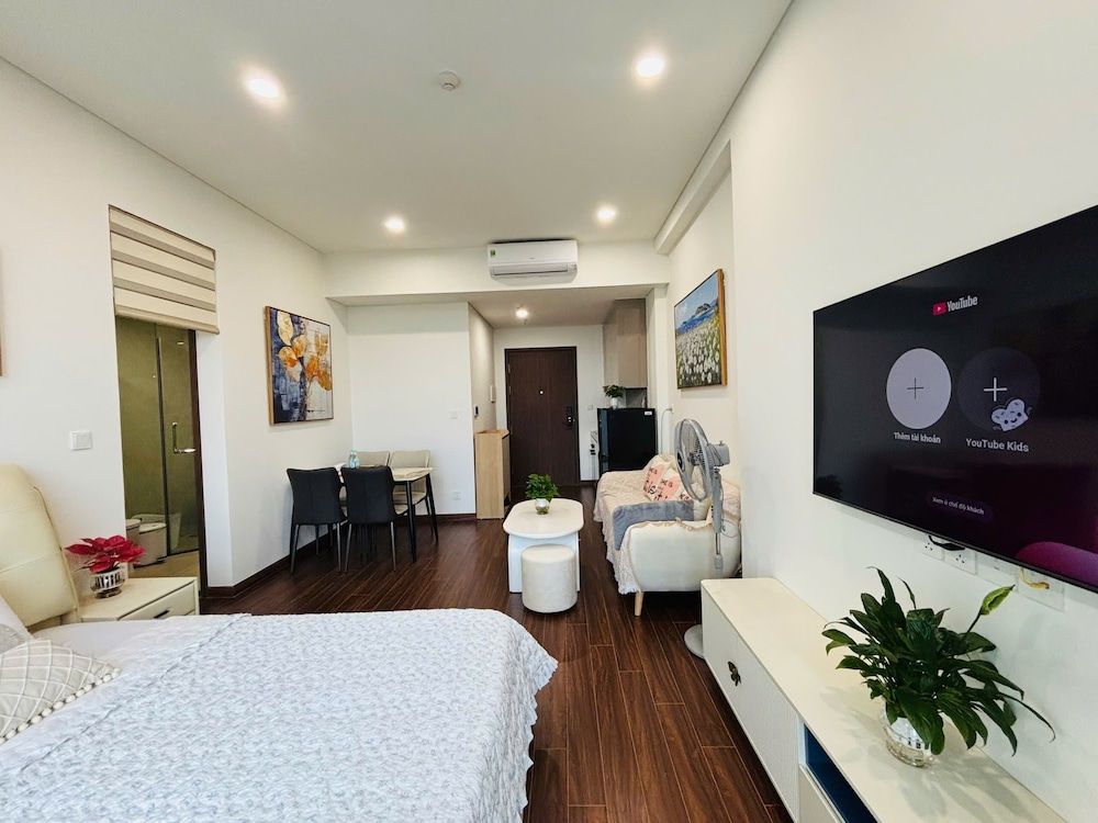 Lake View Homestay Masteri Oceanpark Deluxe Apartment, Lake View 5