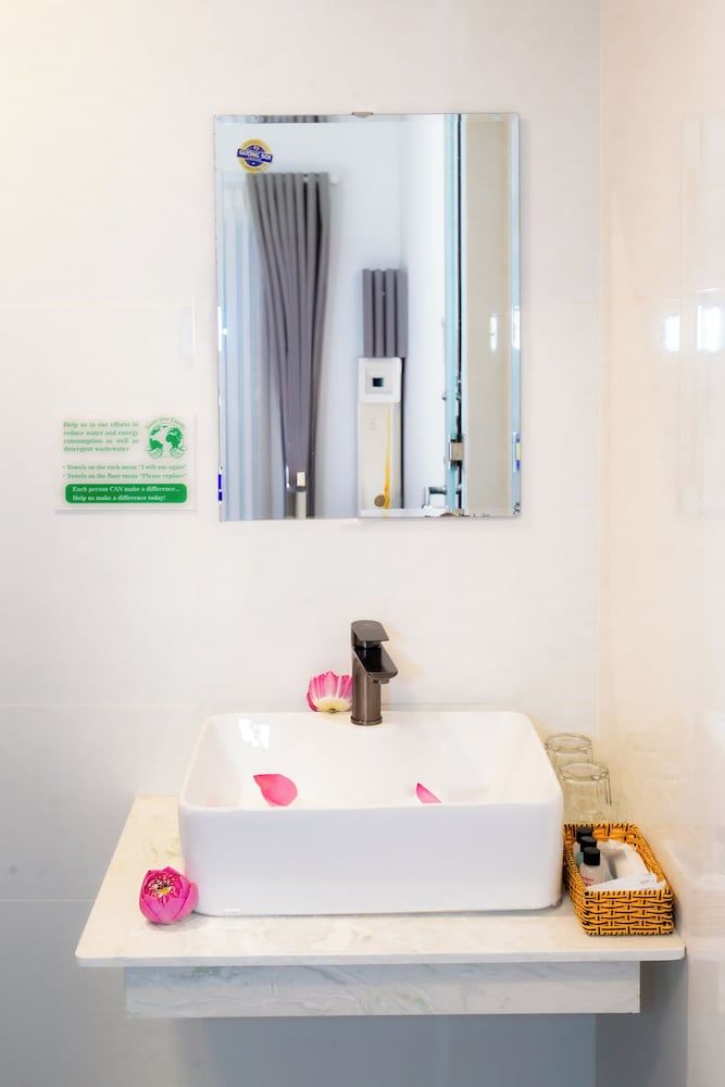 The Rice De Tham Hotel Deluxe Room, City View 12