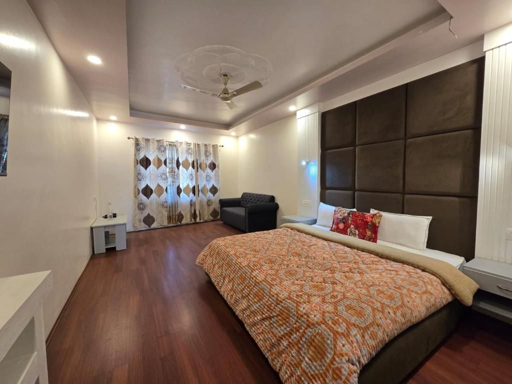 Golden Retreat Sgr Deluxe Room