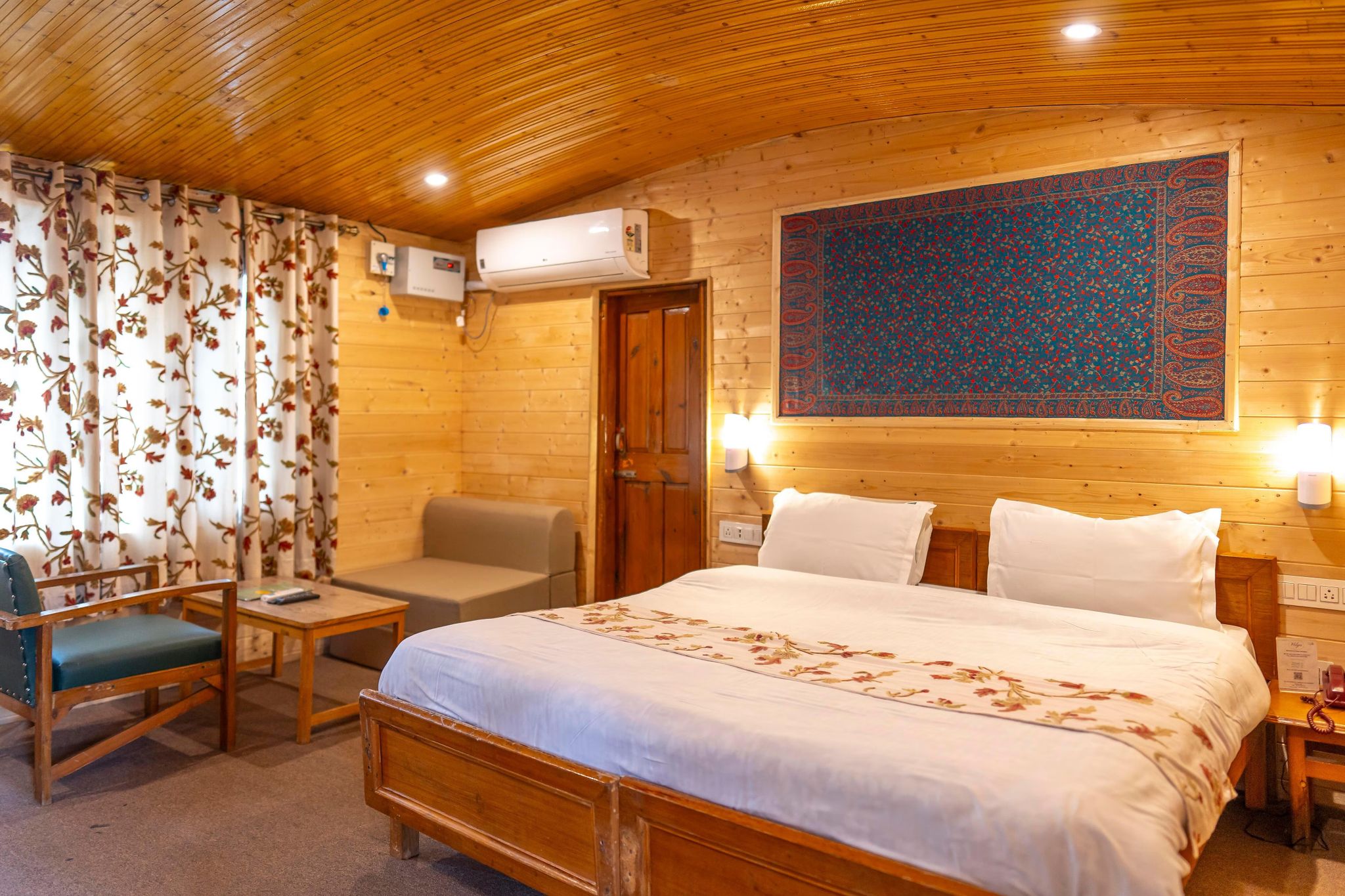 Volga Hotel Deluxe Room 8