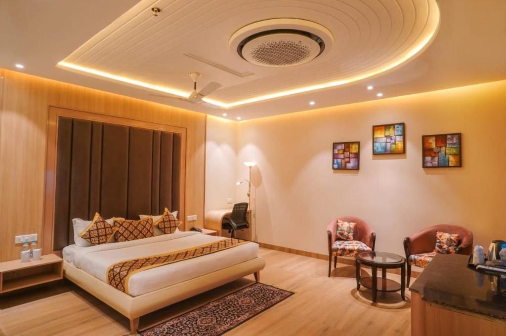 Luxury Suite Room with Bathtub