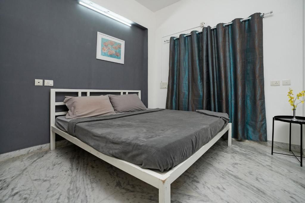 Aishwarya Apartment