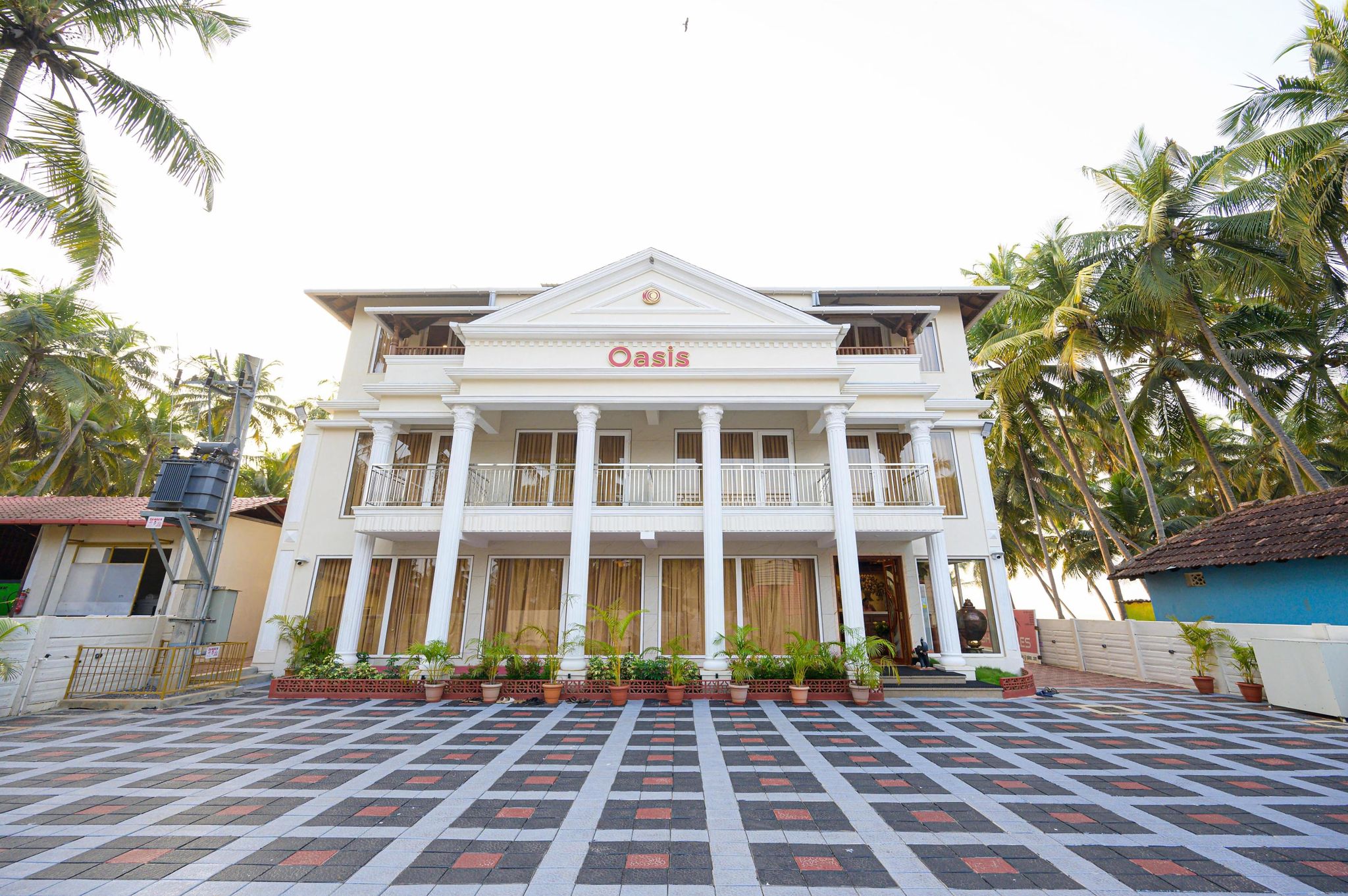 OASIS BEACH HOUSE AND RESORT