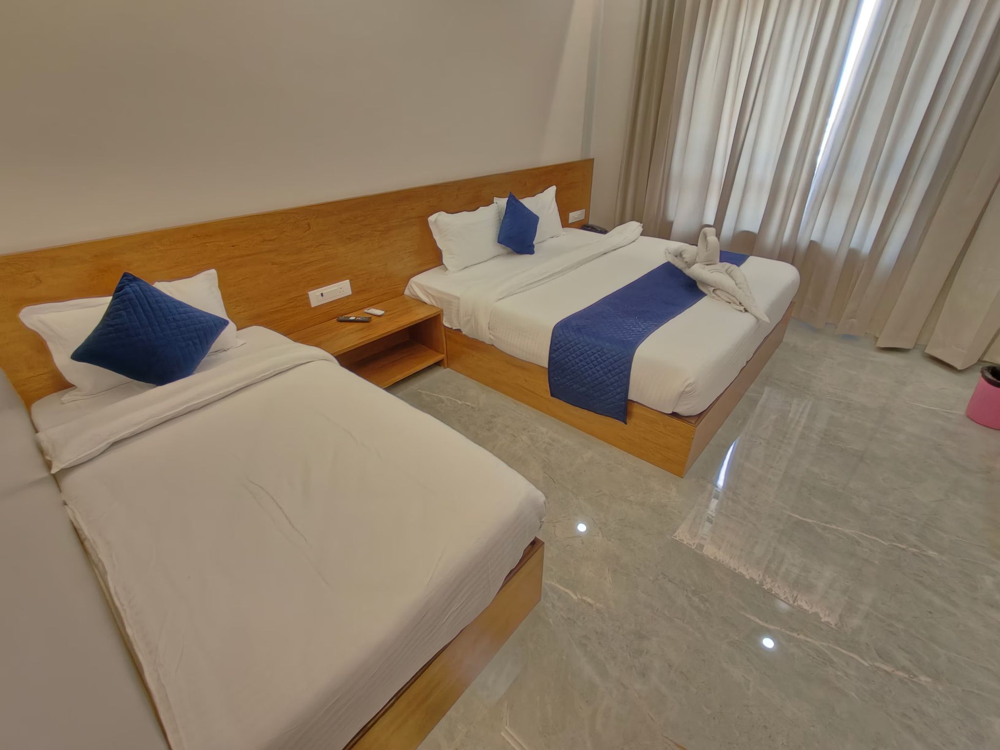 Deluxe Triple Room ( 1 Double Bed,1 Single Bed )