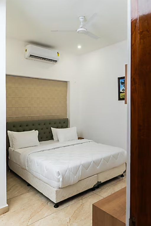 Sandane Homes The Luxury Boutique Deluxe King Room 8