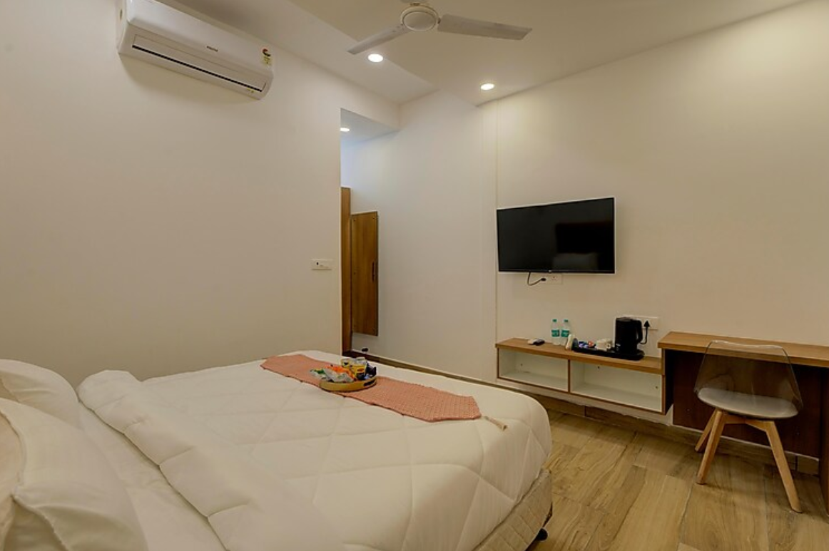 Sandane Homes The Luxury Boutique Deluxe King Room 11