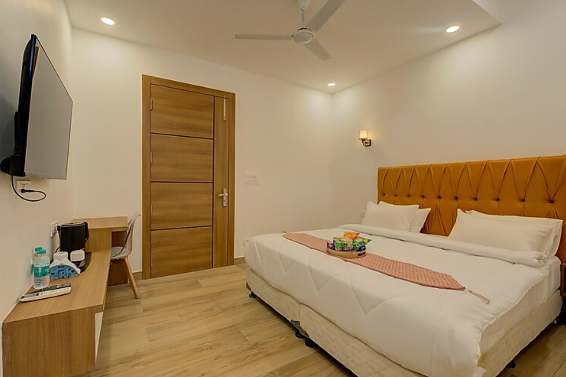 Sandane Homes The Luxury Boutique Deluxe King Room 6