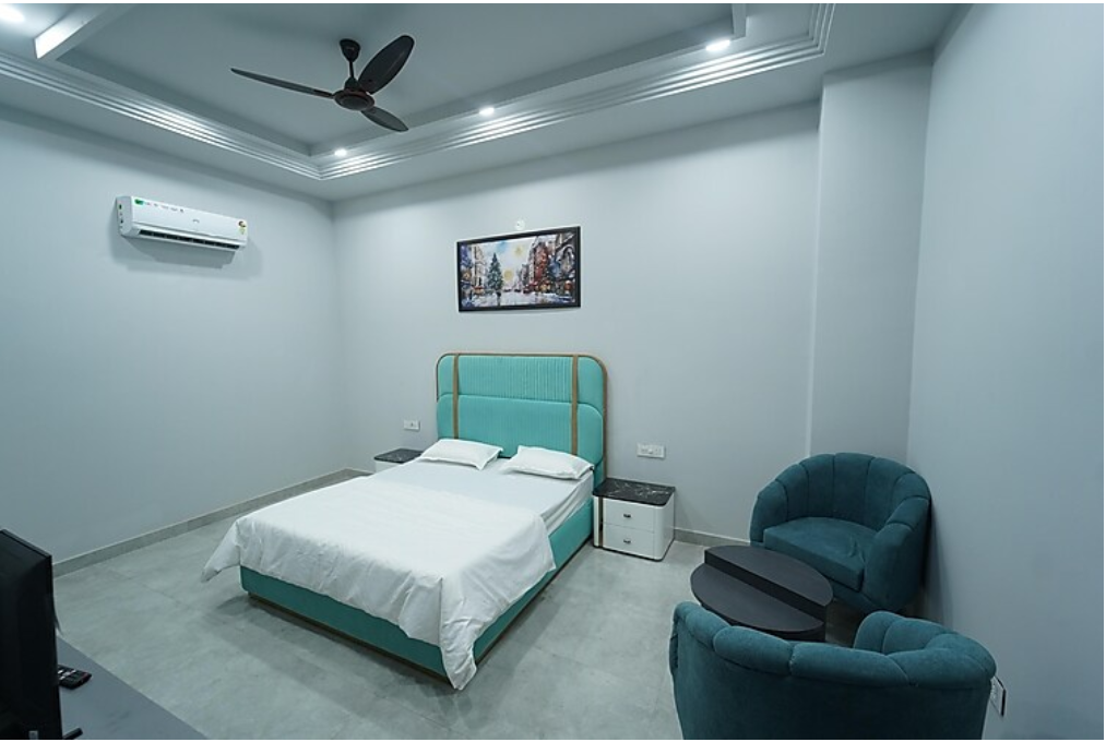 Super Deluxe Room with Bathtub