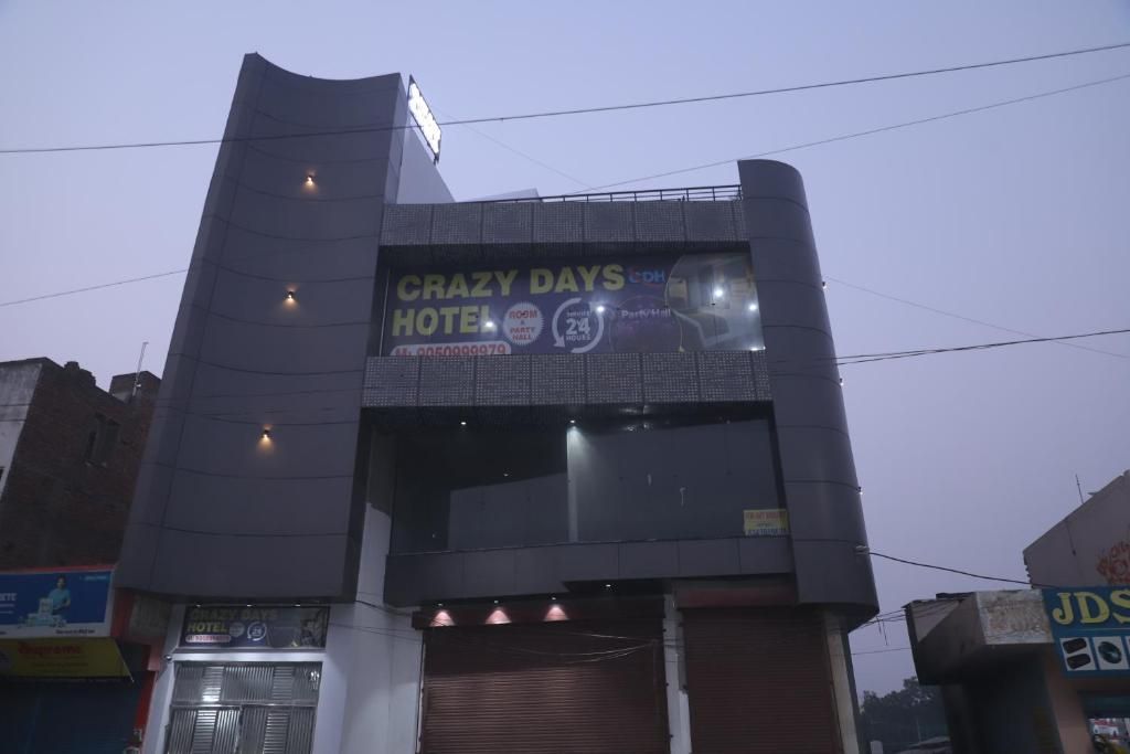 Hotel Crazy Days
