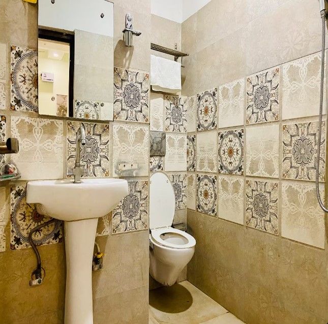 Hotel November @ 1 min from Zirakpur bus stand Deluxe Room 4