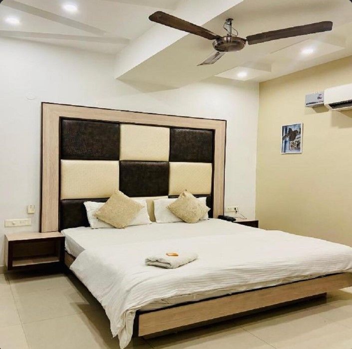 Hotel November @ 1 min from Zirakpur bus stand Deluxe Room 3