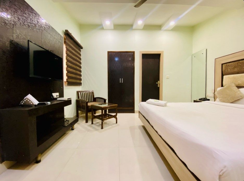 Hotel November @ 1 min from Zirakpur bus stand Deluxe Room 5