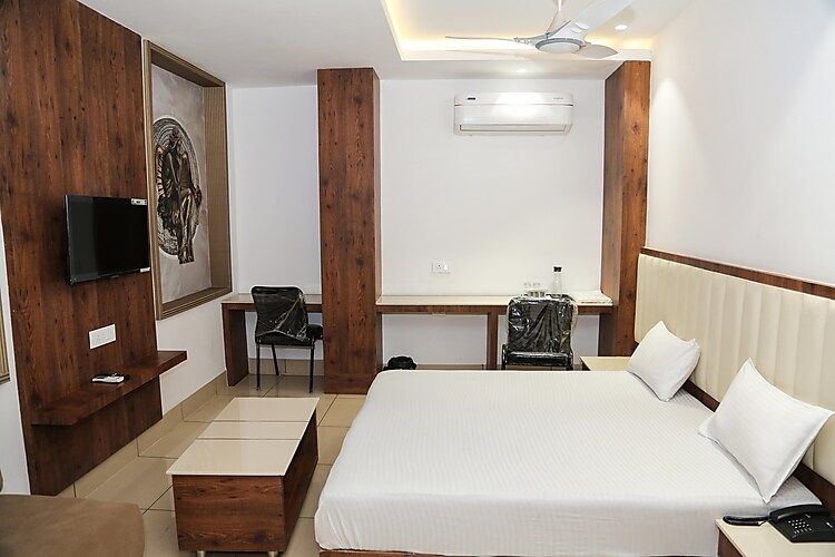 Super Deluxe AC Room