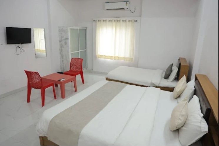 Hotel Manashvi Deluxe room  2