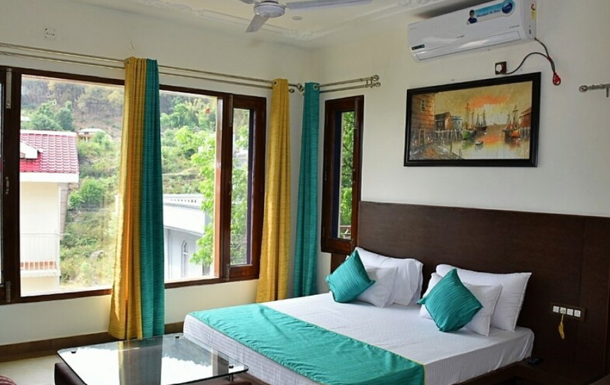 Misty Woods near Dharamshala Bus Stand Premium Room 1st Floor