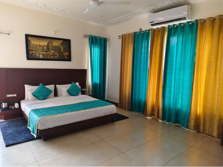 Misty Woods near Dharamshala Bus Stand Premium Room 1st Floor 3