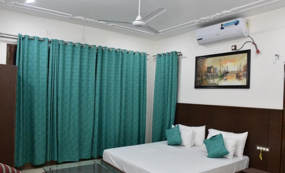 Misty Woods near Dharamshala Bus Stand Premium Room 1st Floor 2