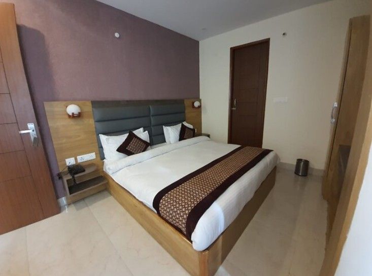 Hotel Shri Krishna Residency Deluxe Room 2