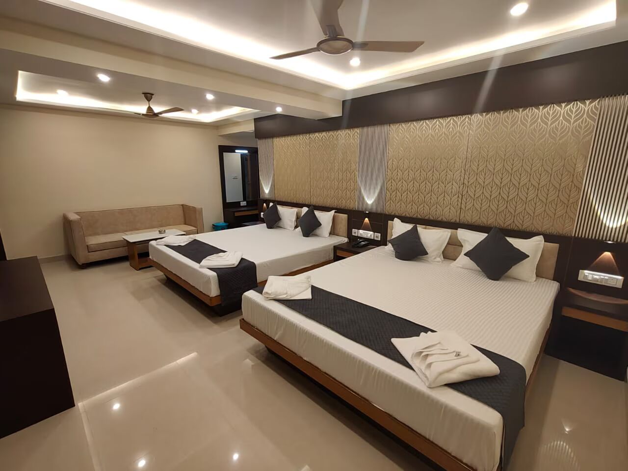 AC Deluxe Double Bedded Room