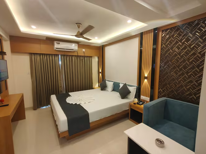 AC Deluxe Double Bedded Room
