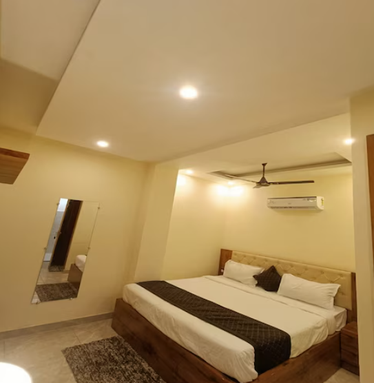 Hotel Moon Regency Classic Room - Couple Friendly with High-Speed Internet