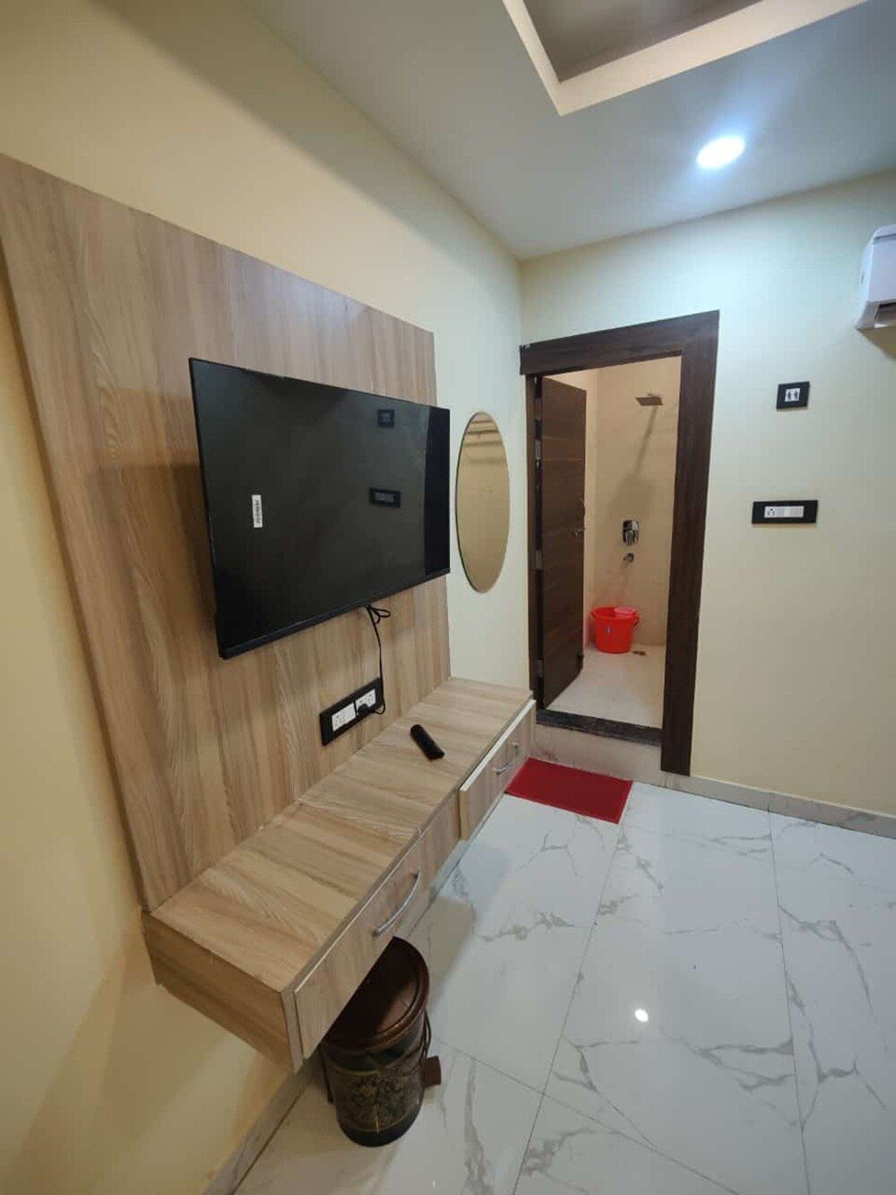 Hotel The Skies Deluxe Room 10