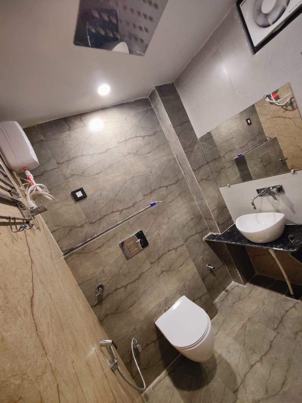 Hotel The Skies Deluxe Room 8