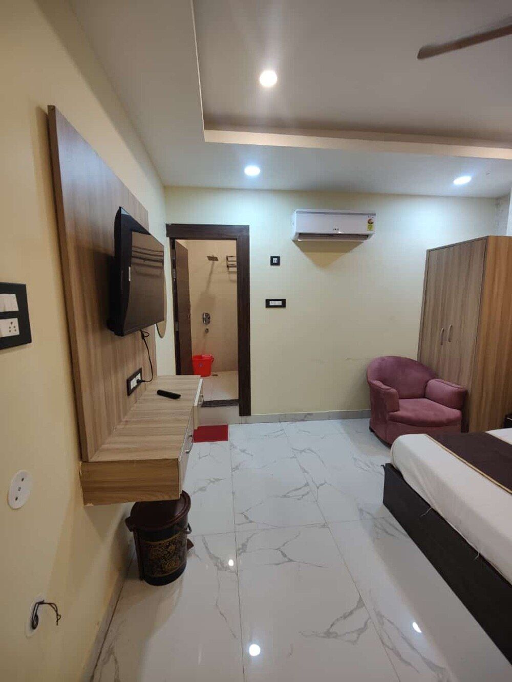 Hotel The Skies Deluxe Room 11