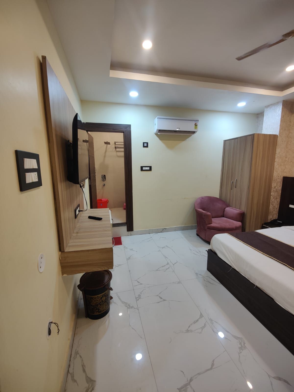 Hotel The Skies Deluxe Room 7