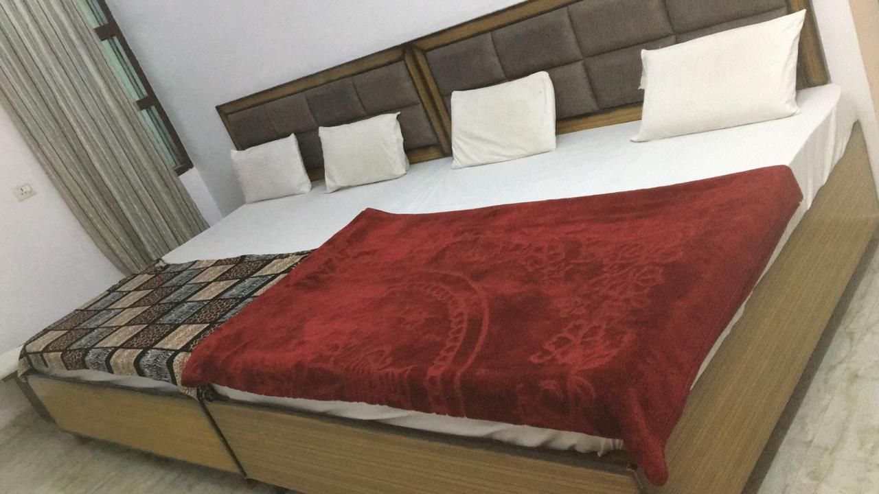 Deluxe Bed Room