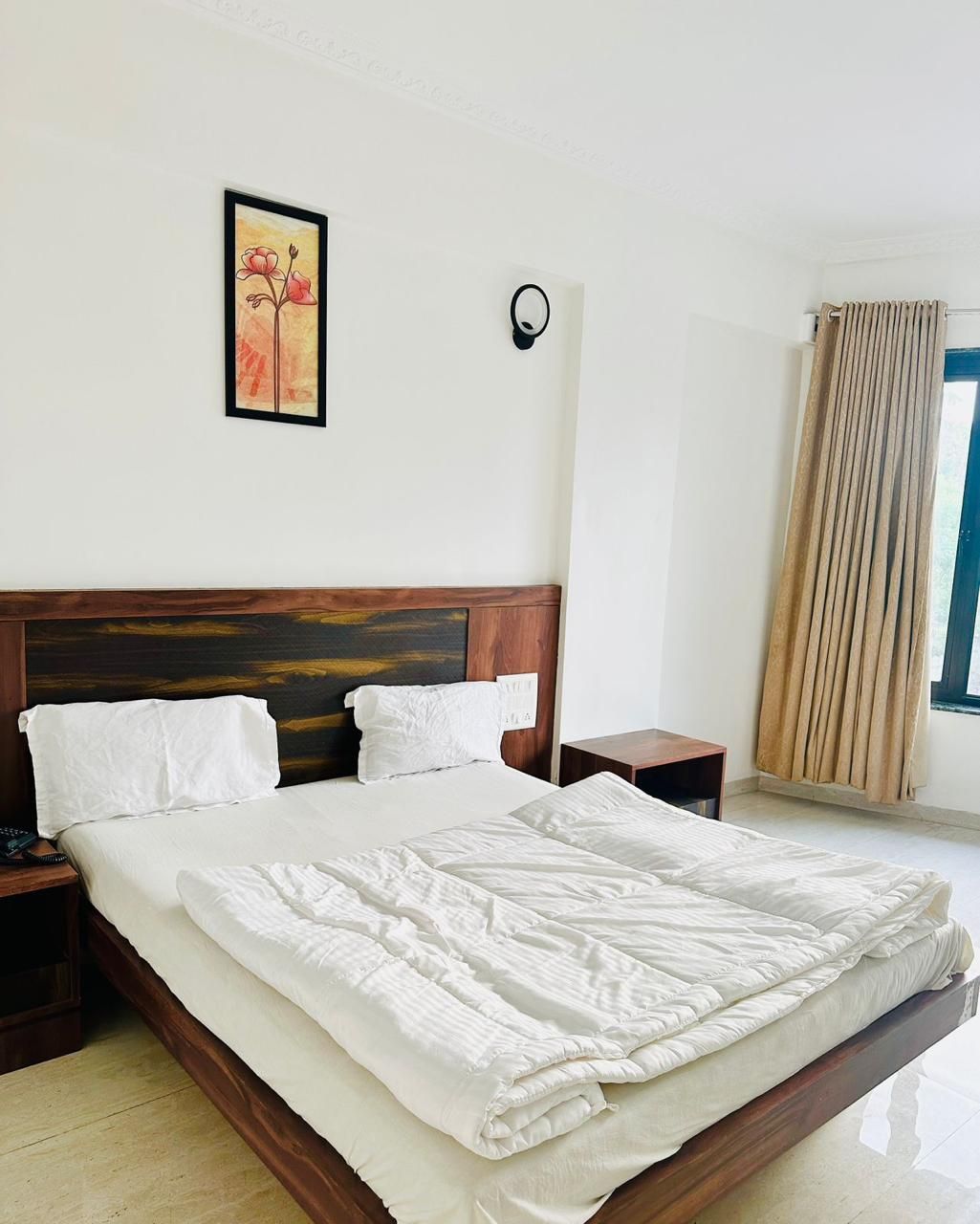 HOTEL SHRI SAI Deluxe Room 3