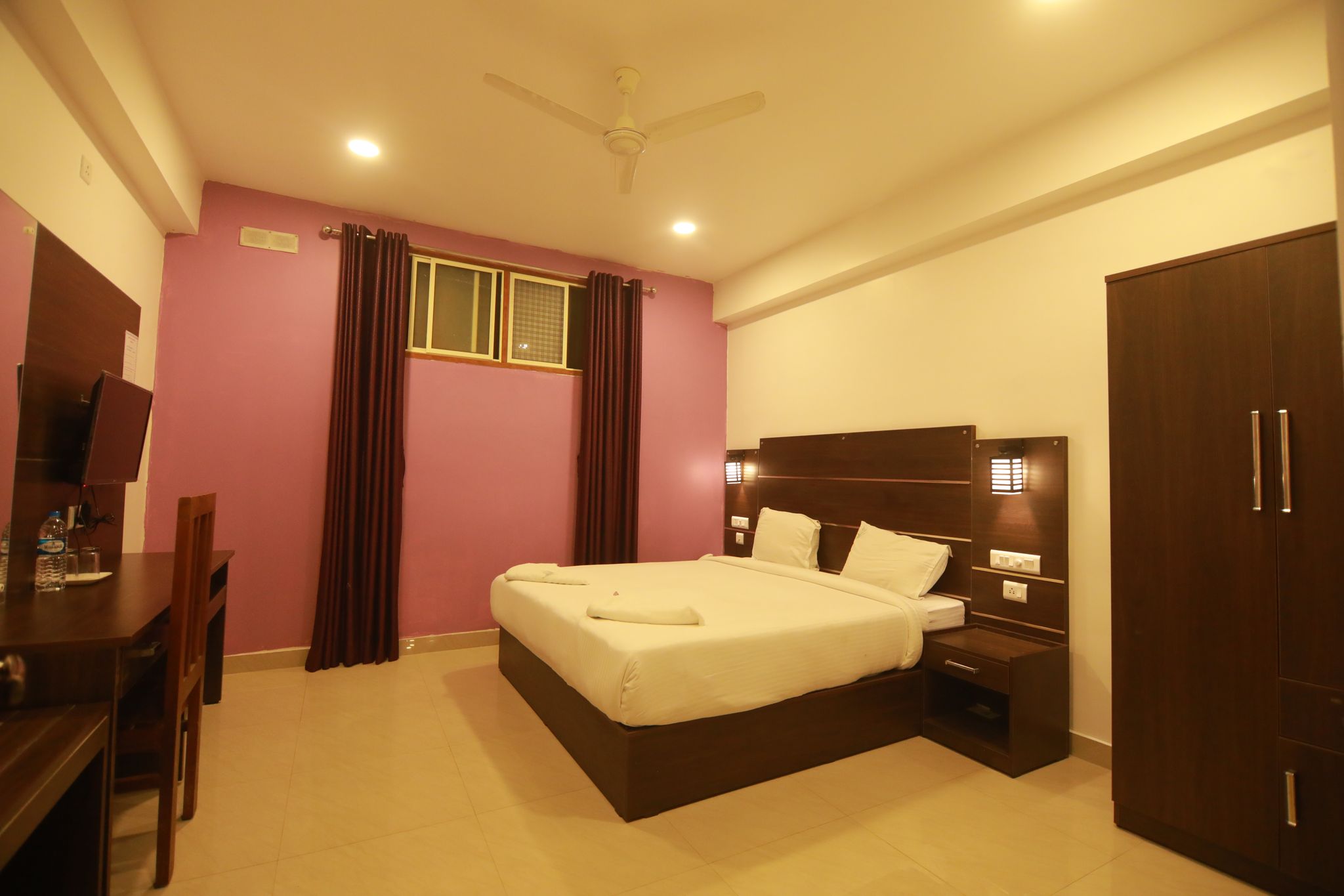 Hotel Mountain Hues