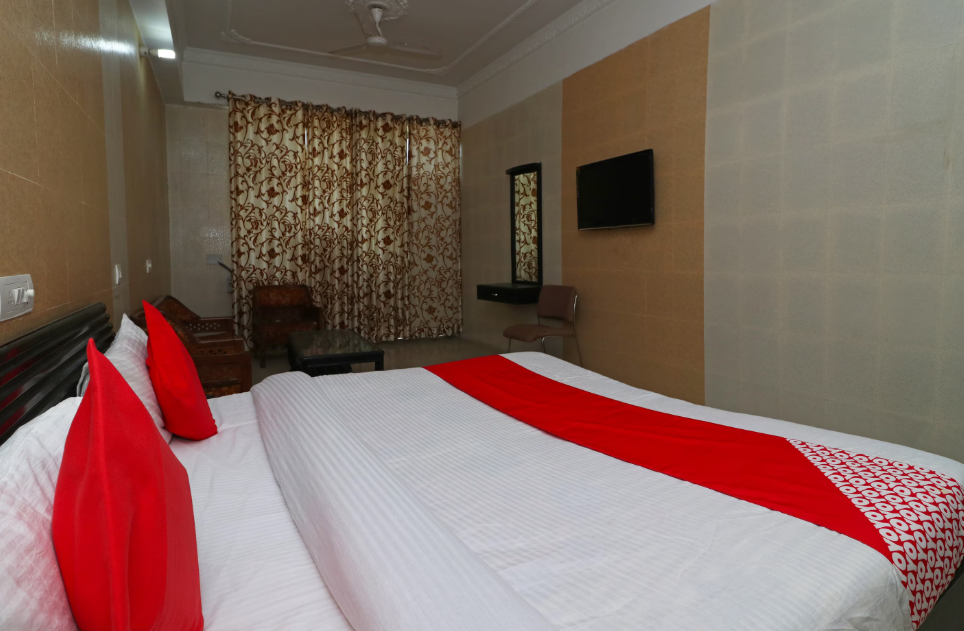 DELUXE ROOMS