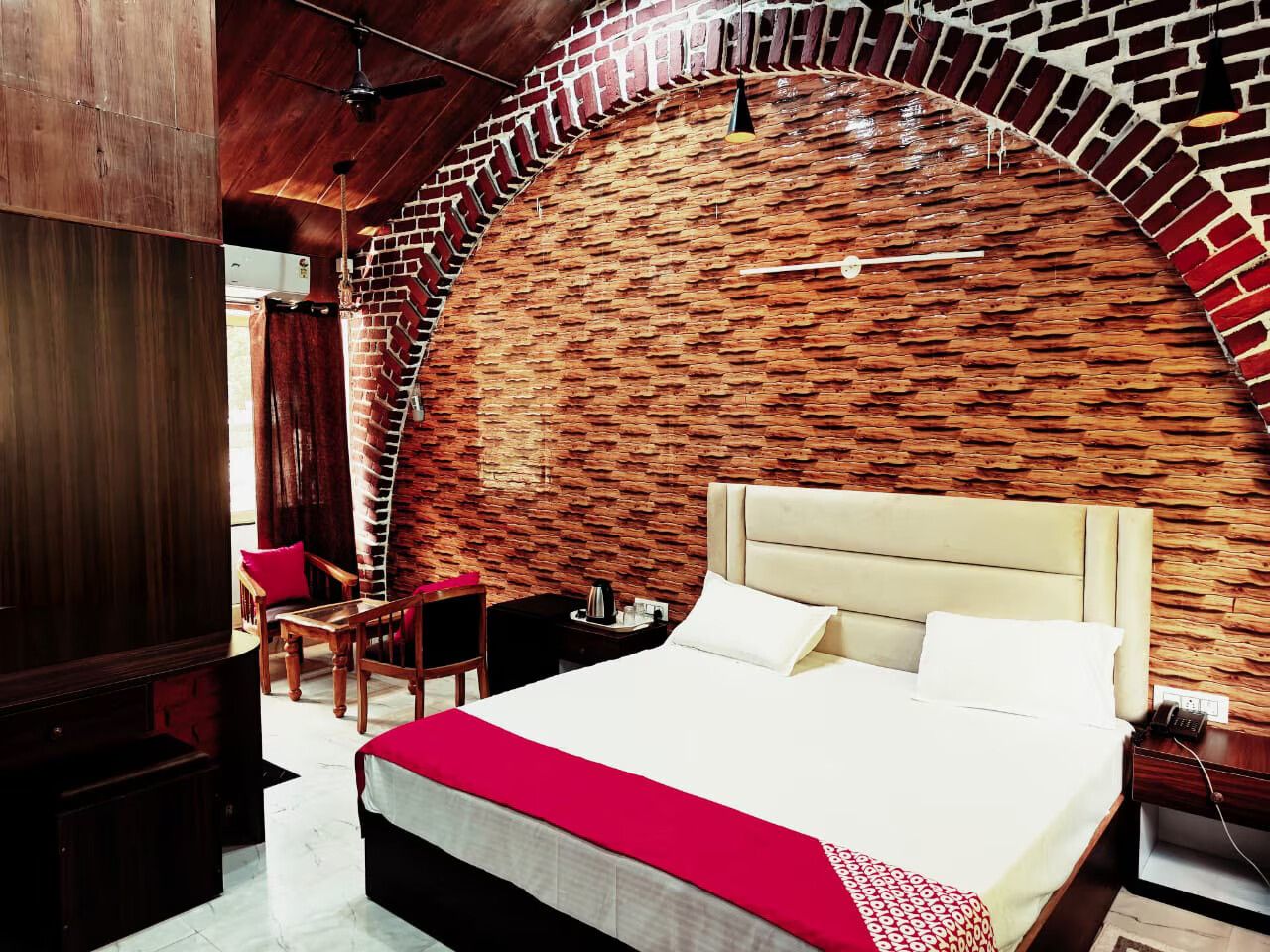 ZEIV HERMITAGE Deluxe Room (Non Ac) With Porch Patio 2