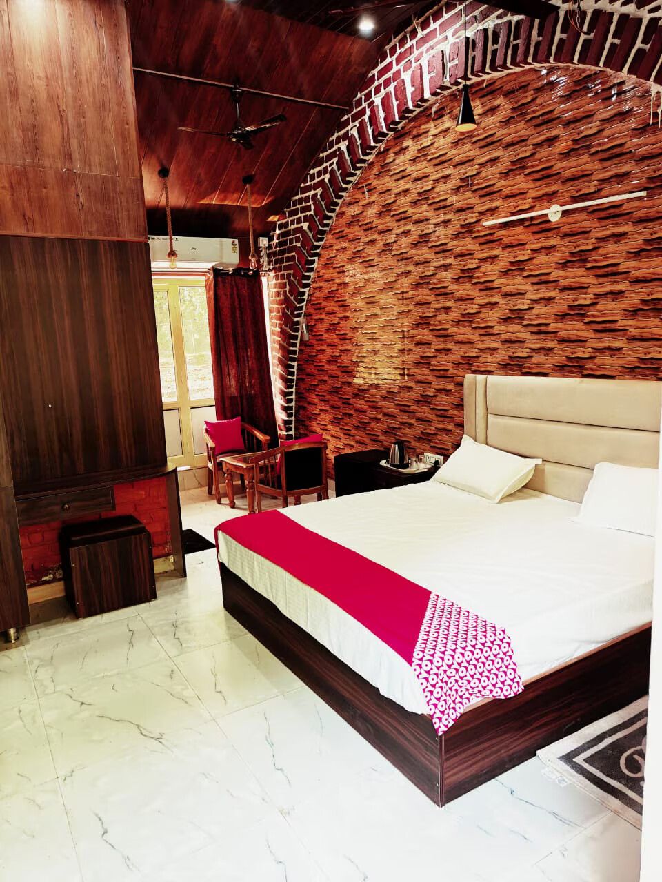 ZEIV HERMITAGE Deluxe Room (Non Ac) With Porch Patio