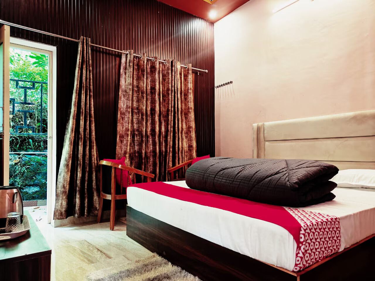 ZEIV HERMITAGE Deluxe Room (Non Ac) With Porch Patio 3