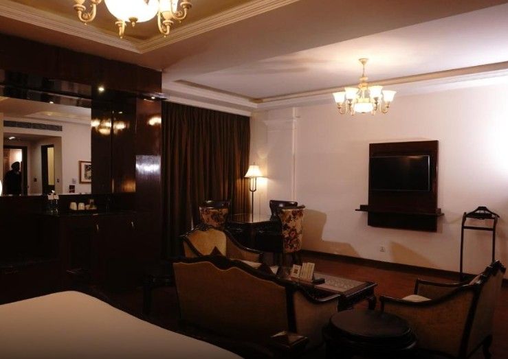 Luxury Suite (Non Smoking)