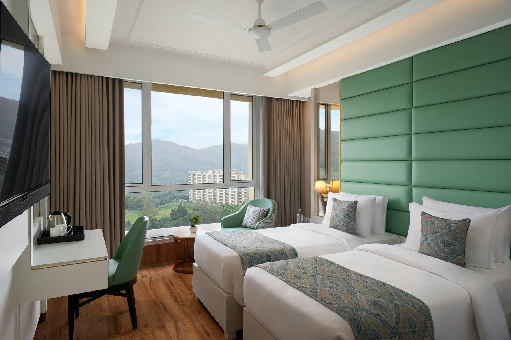 Winter Green, Guest room, 2 Twin, City view