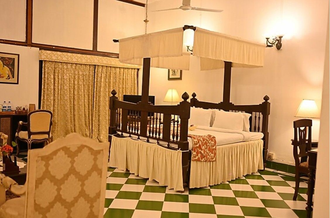 The Premium Heritage Queen Room