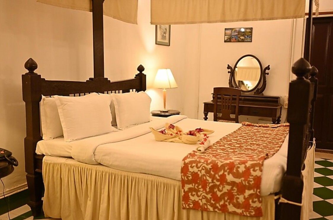 Mistry Sahib's Bungalow(Banyan Grove) The Premium Heritage King Room 2