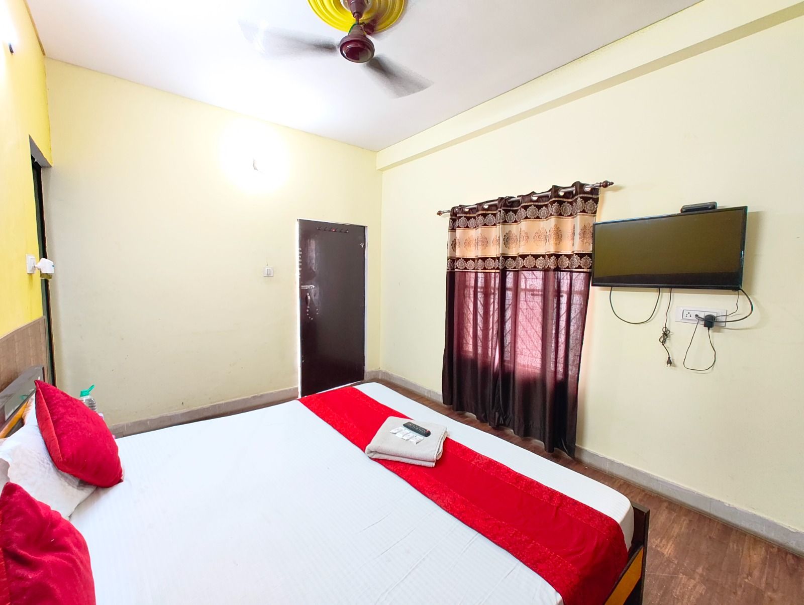 Deluxe Four Bed Non AC