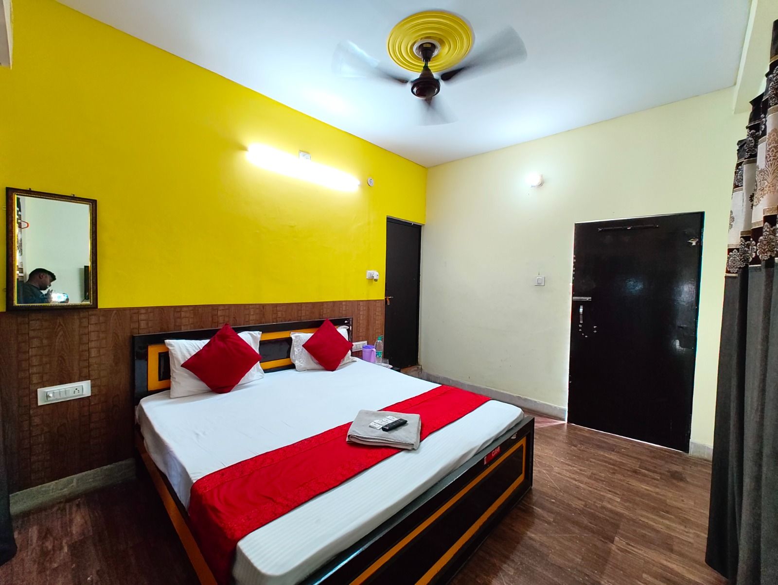 Deluxe Double Bed AC