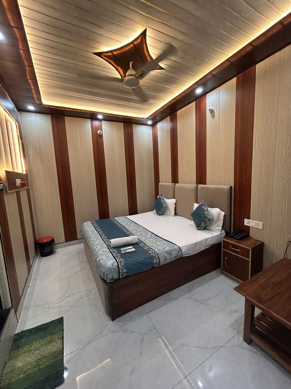 Deluxe Double Bed Room AC