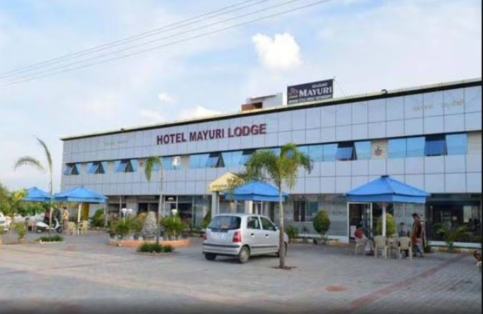 Hotel Mayuri Lodge