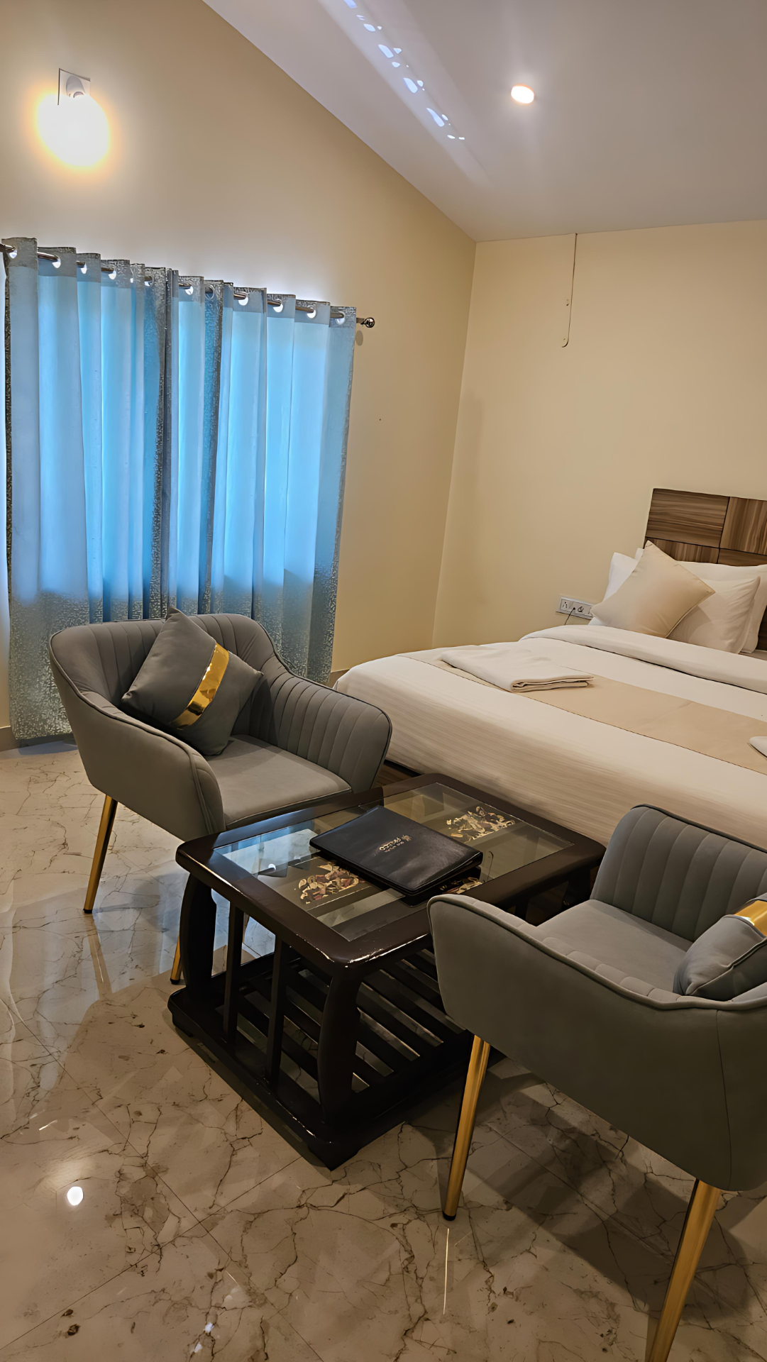 Premium Suite with Balcony