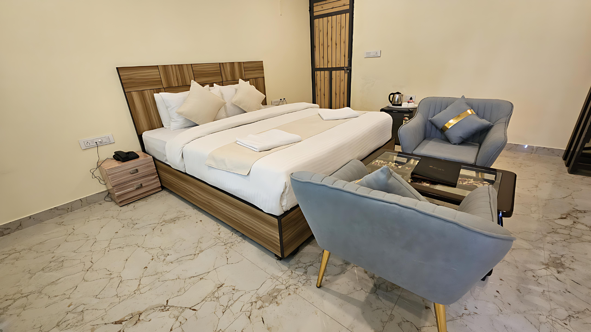 Premium Suite with Balcony