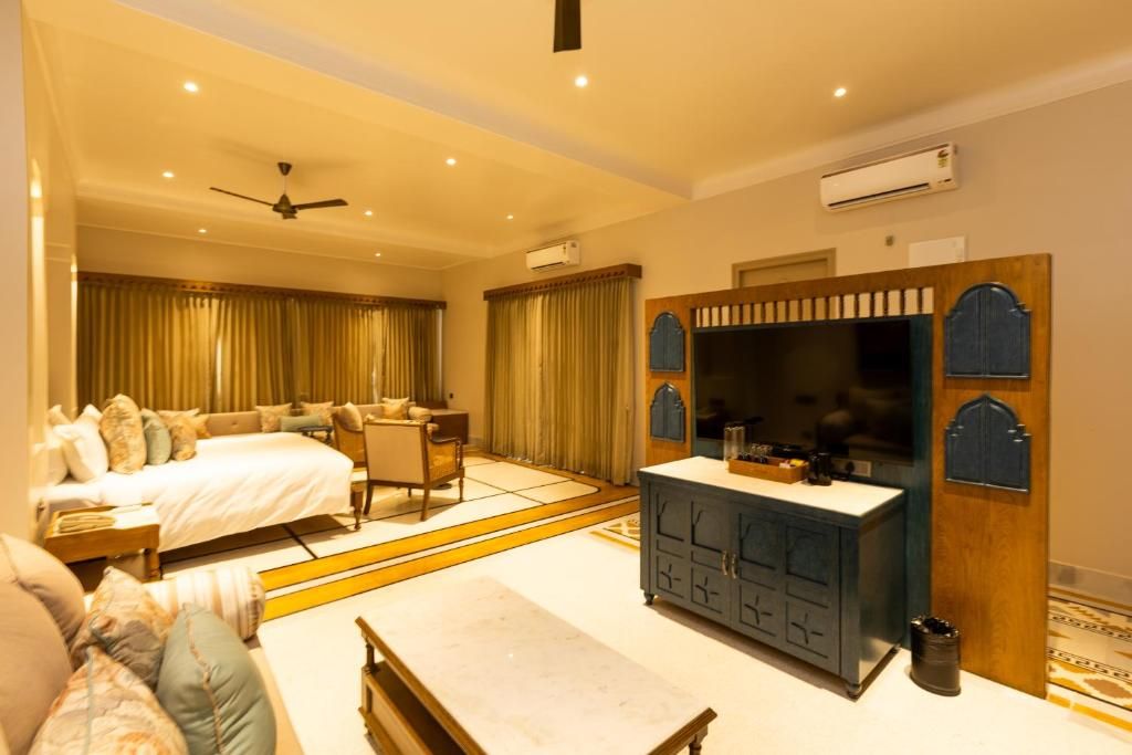 Luxury Suite With Jacuzzi